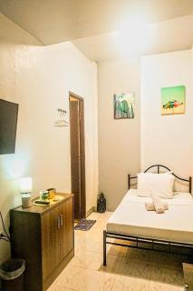Hometel Barrio House Mactan - Mactan - 1