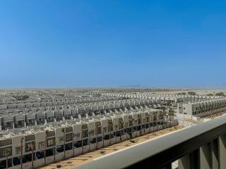 Welhome - Chic Studio with Balcony & City Views in Dubai - 6