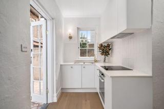 North Adelaide Cottage - - 4