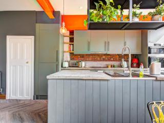 Pass the Keys Stunning Home sleeps 6 - 8