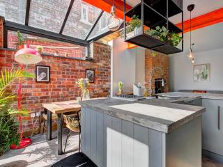 Pass the Keys Stunning Home sleeps 6 - Manchester - 4