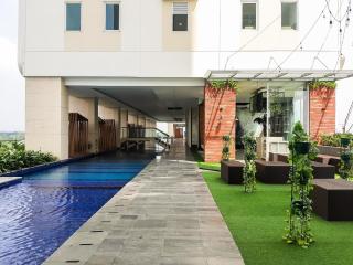 Cozy and Elegant Studio Apartment B Residence By Travelio - 2