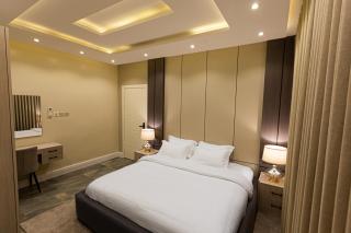 شقة فاخرة غرفة وصالة - 7