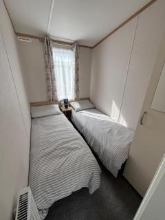 Palm Grove 19 - Golden Palm - Central Heating, WiFi, pet friendly, bed linen - Meadow Lakes Caravan & Lodge Hire - Chapel Saint Leonards - 4