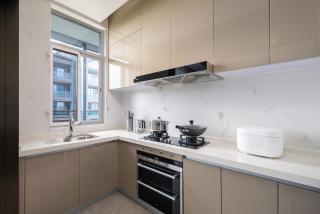 Comfortable three-bedroom and one-living room garden view suite - kitchen - living room - balcony - refrigerator and washing machine - Sanya - 6