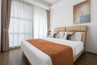 Comfortable three-bedroom and one-living room garden view suite - kitchen - living room - balcony - refrigerator and washing machine - Sanya - 1