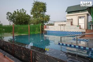 Golden Cove by VEO - Part of StayVista with Bonfire, Pool - Jairāmpura - 8