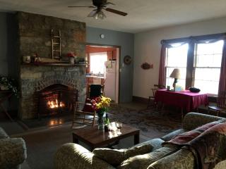 Inviting Cottage Rental on a Private Farm in Rileyville, Virginia - Rileyville - 7