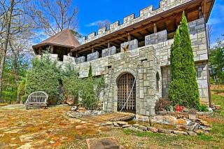 Whimsical Castle Rental for Unique Getaway in Blue Ridge Mountains, North Carolina - Brasstown - 0