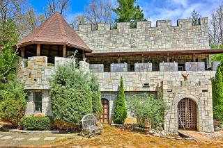 Whimsical Castle Rental for Unique Getaway in Blue Ridge Mountains, North Carolina - Brasstown - 9