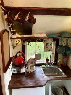 Tiny House Rental Perfect for a Relaxing Weekend Trip in New York State - Castleton-on-Hudson - 6