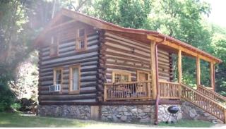 Romantic Log Cabin near Blue Ridge Mountains in Hot Springs, North Carolina - Hot Springs - 0