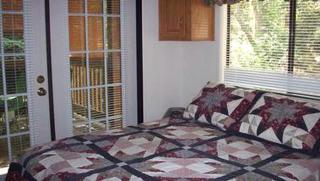 Secluded Rustic Cabin Rental on Spring Creek near Hot Springs, North Carolina - Hot Springs - 5