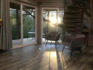 Luxury Tree House Rental in Lindale Ideal for Glamping in Texas - Van - 5