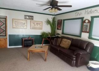 Comfortable Accommodation for a Getaway near Bryce Canyon in Panguitch, Utah - 8