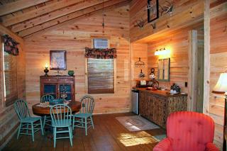 Rustic Cabin Getaway with Stunning Front Porch near Beaumont, Texas - Kountze - 8