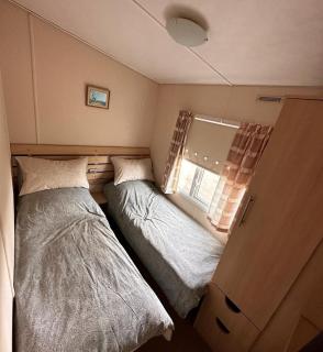 4-Bedroom Cosalt Caravan in Uddingston, Glasgow - 3