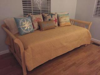 Waterfront Cottage Rental with a Dock on the San Sebastian River, Florida - Sebastian - 2