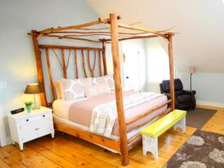 Bright and Airy Suite Ideal for a Romantic Getaway near New Buffalo, Michigan - Union Pier - 0