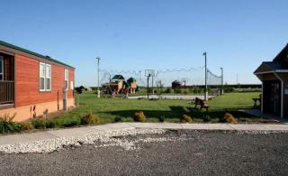 Homey Cabins Perfect for a Family Getaway near Jacksonville, Illinois - Jacksonville - 3