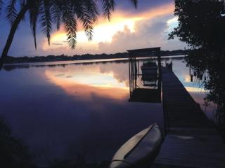 Cozy Cottage Rental with Lake Views and River Access in Sebastian, Florida - Sebastian - 1