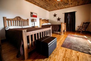 Luxurious Cabin Rental for a Family Getaway in Hill Country - Tarpley - 5