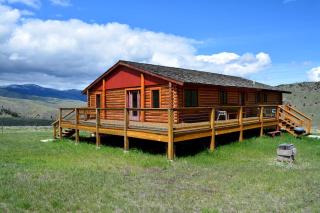 Secluded Cabin Rental for a Peaceful Vacation in Montana - - 9