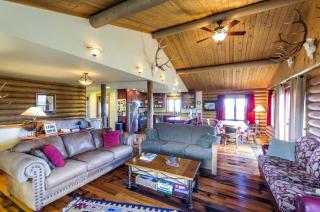 Secluded Cabin Rental for a Peaceful Vacation in Montana - - 7