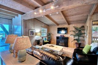 Beautifully Decorated Waterfront Chalet Rental in Grant, Florida - - 6