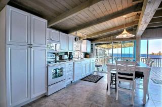 Beautifully Decorated Waterfront Chalet Rental in Grant, Florida - - 5