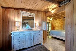 Beautifully Decorated Waterfront Chalet Rental in Grant, Florida - - 4