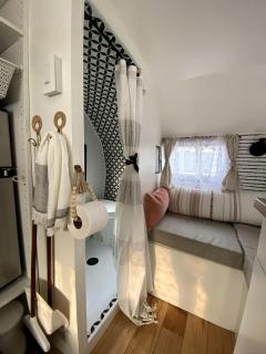 Vintage Shasta Camper for the best of NYC Glamping - Livingston Manor - 1