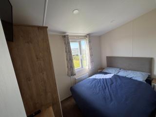 Wildflower Meadows 5 - Golden Anchor - Central Heating, Wi-Fi, pet friendly, bed linen - Meadow Lakes Caravan & Lodge Hire - Chapel Saint Leonards - 9