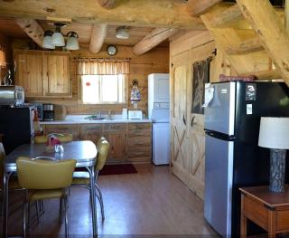 Romantic Cabin Rental with a Delightful Porch near Ennis, Montana - Silver Star - 9