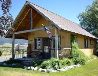 Romantic Cabin Rental with a Delightful Porch near Ennis, Montana - Silver Star - 6