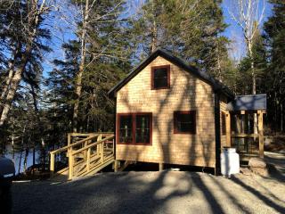 Secluded, Dog-Friendly Lakefront Cabin on Pristine Lake, Maine, for Wonderfully Romantic Getaways to Nature - - 5