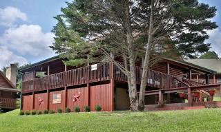 Charming Log Cabin Perfect for Families in Sevierville, Tennessee - 2