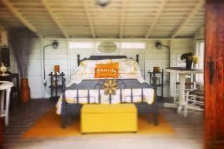 Unique Repurposed Barn near Niles for Glamping in Michigan - Niles - 9