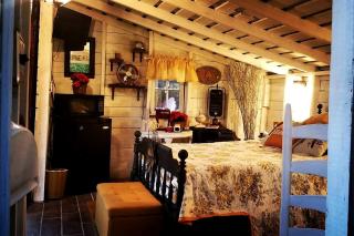 Unique Repurposed Barn near Niles for Glamping in Michigan - Niles - 6