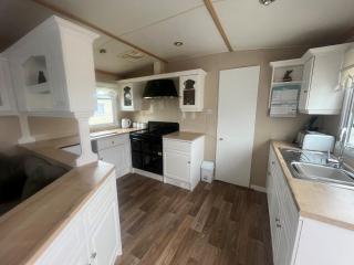 Butlins Atlas Solitaire Super 8 berth caravan - Ingoldmells - 6