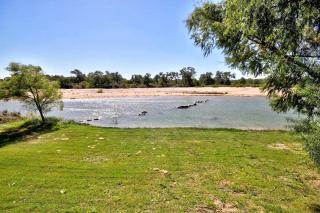 Amazing Glamping Vacations in this Riverside Cottage in Llano, Texas - Llano - 2