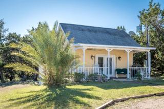 Joyful Cottage Rental for Couples with Poolside Cabana near San Antonio, TX - Helotes - 9