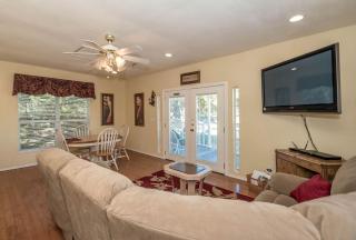 Joyful Cottage Rental for Couples with Poolside Cabana near San Antonio, TX - Helotes - 5