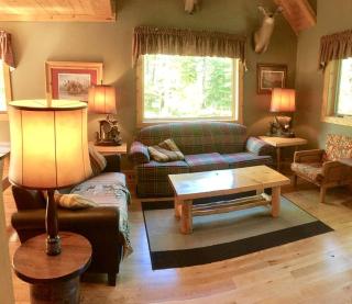 Cozy and Spacious Log Cabin Rental near Burt Lake State Park in Michigan - Indian River - 8