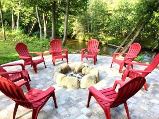 Cozy and Spacious Log Cabin Rental near Burt Lake State Park in Michigan - Indian River - 7