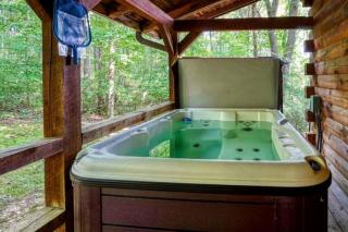 Cozy Log Cabin for an Ohio Outdoor Adventure near Hocking Hills State Park - - 3