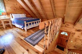 Cozy Log Cabin for an Ohio Outdoor Adventure near Hocking Hills State Park - - 2