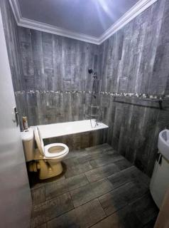 Phindulo Bed and Breakfast - No Loadshedding, Smart TVs & unlimited free fibre wifi - Krugersdorp - 5
