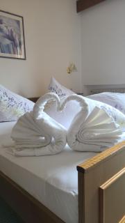 Garni Schuster - - 3