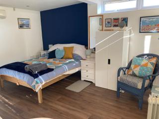 Self-contained cosy garden room Seven Sisters - Seaford - 0